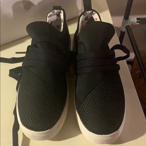 New in box Steve Madden tennis shoes